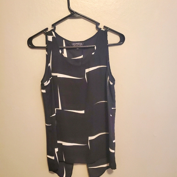 Split back tank top!! - Picture 1 of 3